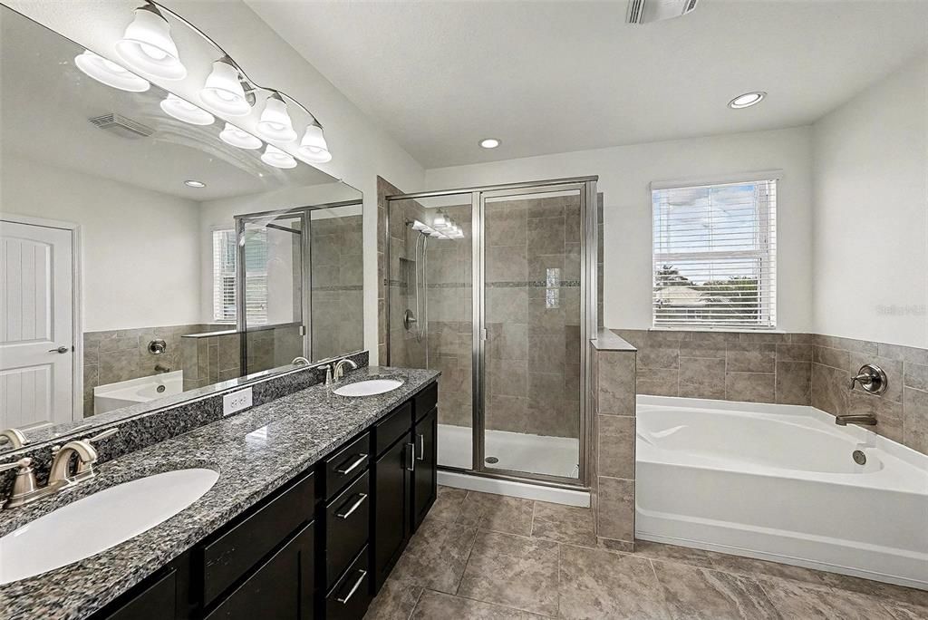 For Sale: $799,999 (4 beds, 2 baths, 2706 Square Feet)