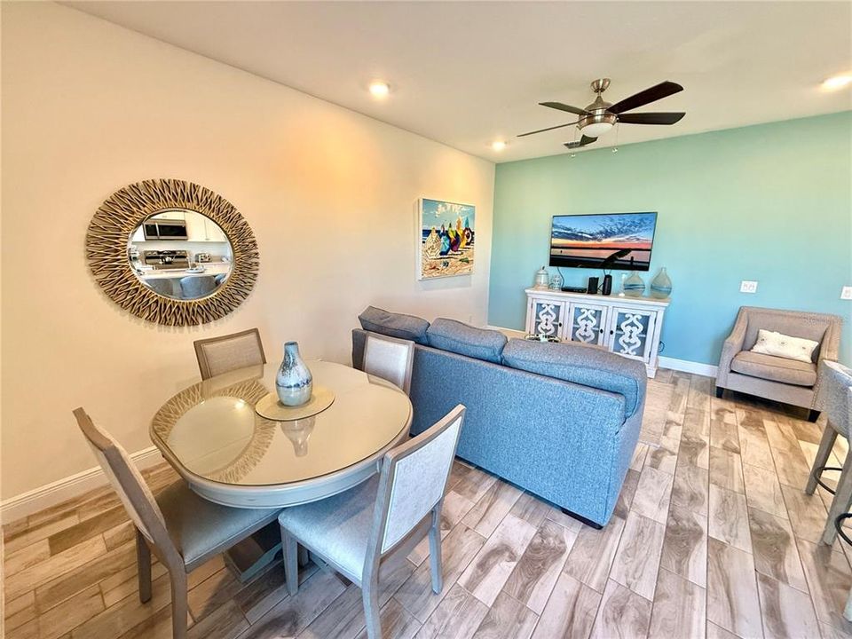 出租: $3,500 (3 贝兹, 3 浴室, 1545 平方英尺)