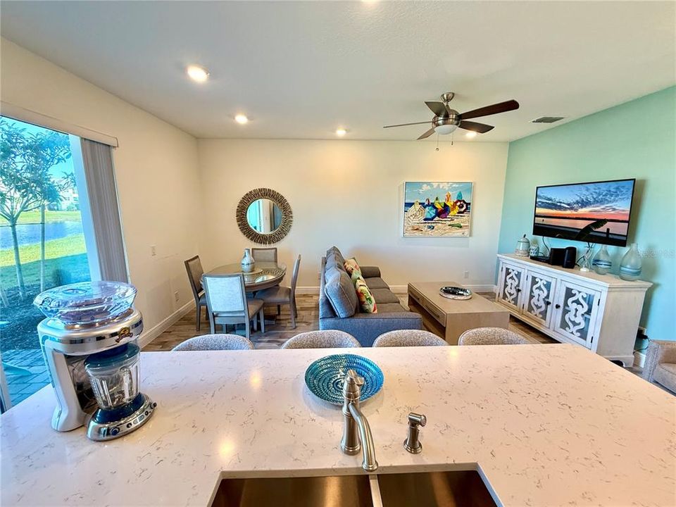 出租: $3,500 (3 贝兹, 3 浴室, 1545 平方英尺)