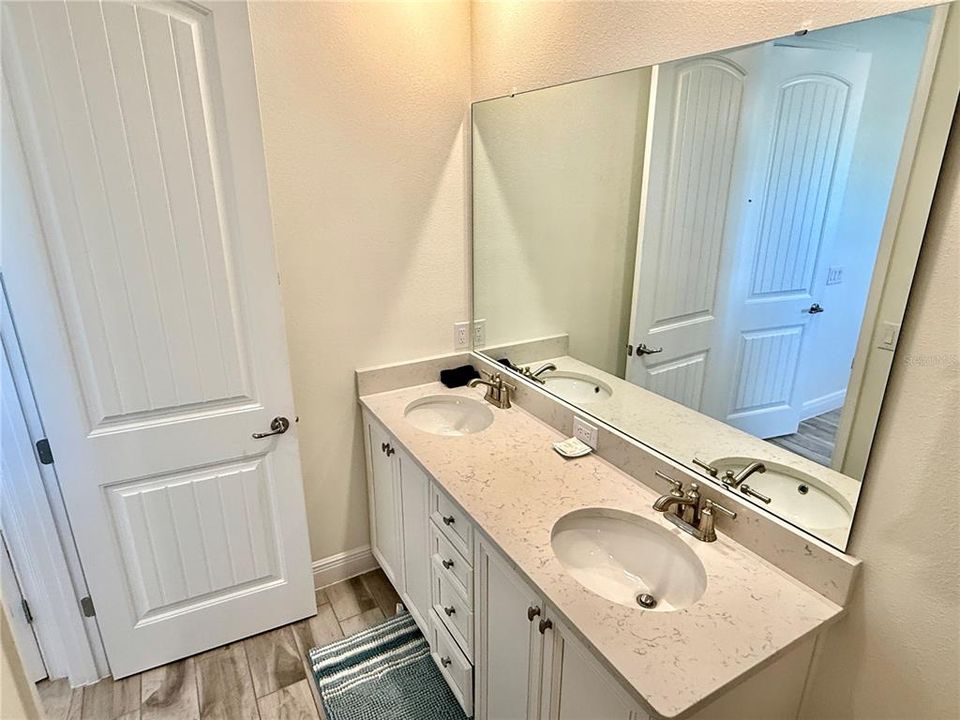 出租: $3,500 (3 贝兹, 3 浴室, 1545 平方英尺)