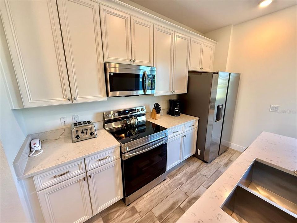 出租: $3,500 (3 贝兹, 3 浴室, 1545 平方英尺)