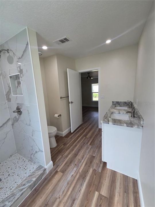 待售: $220,000 (3 贝兹, 2 浴室, 1104 平方英尺)