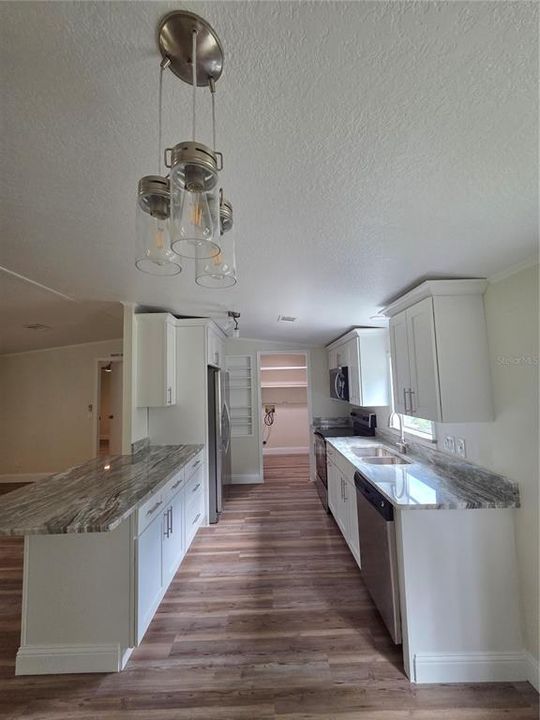 待售: $220,000 (3 贝兹, 2 浴室, 1104 平方英尺)