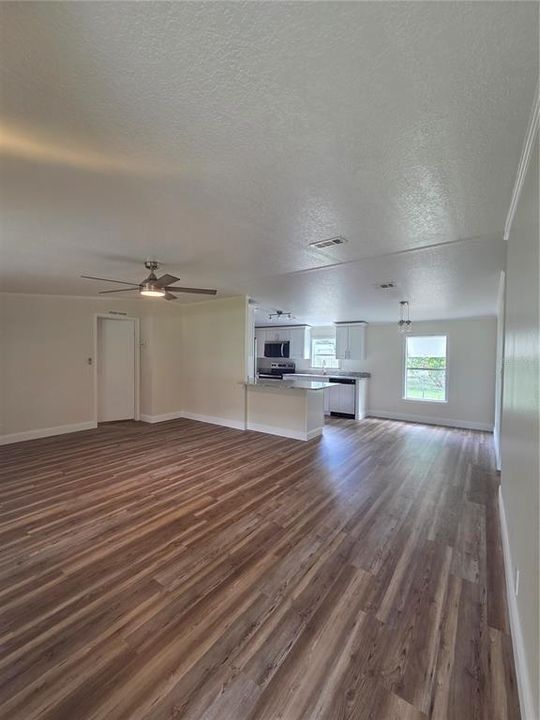 待售: $220,000 (3 贝兹, 2 浴室, 1104 平方英尺)