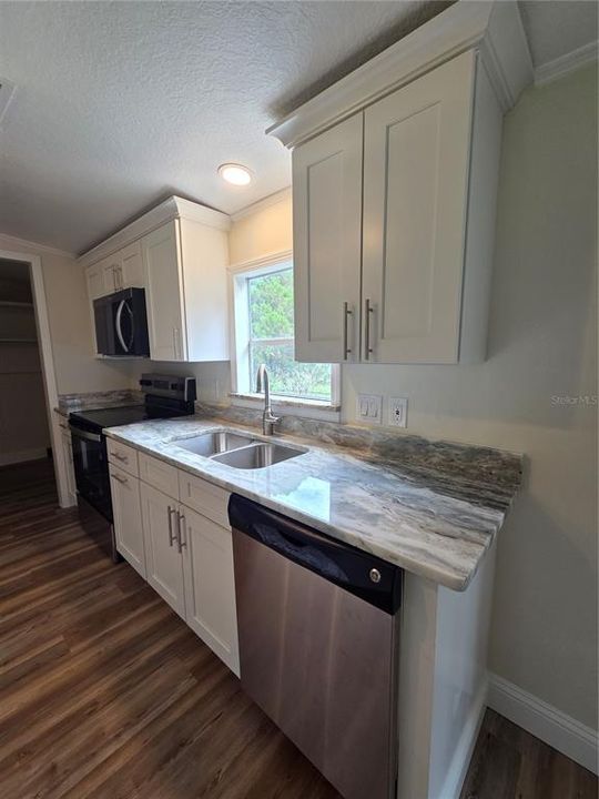 待售: $220,000 (3 贝兹, 2 浴室, 1104 平方英尺)