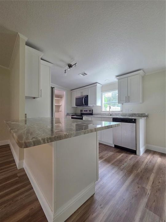 待售: $220,000 (3 贝兹, 2 浴室, 1104 平方英尺)