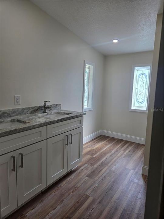 待售: $220,000 (3 贝兹, 2 浴室, 1104 平方英尺)