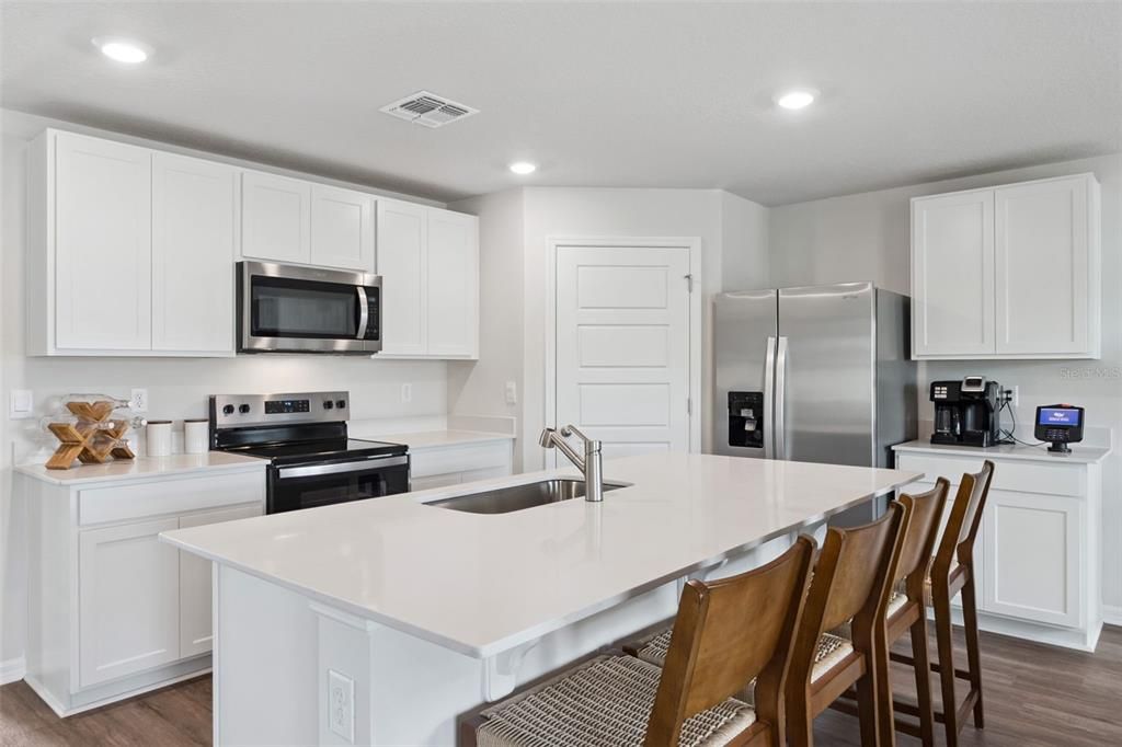 For Sale: $288,990 (3 beds, 2 baths, 1328 Square Feet)