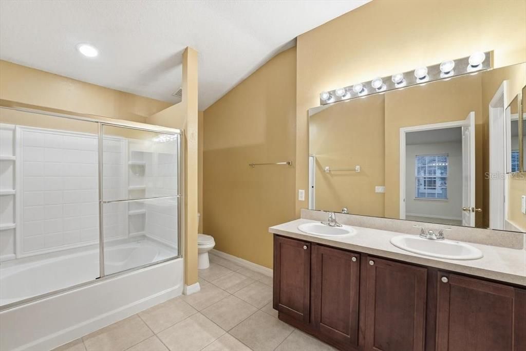 For Rent: $1,995 (3 beds, 2 baths, 1998 Square Feet)