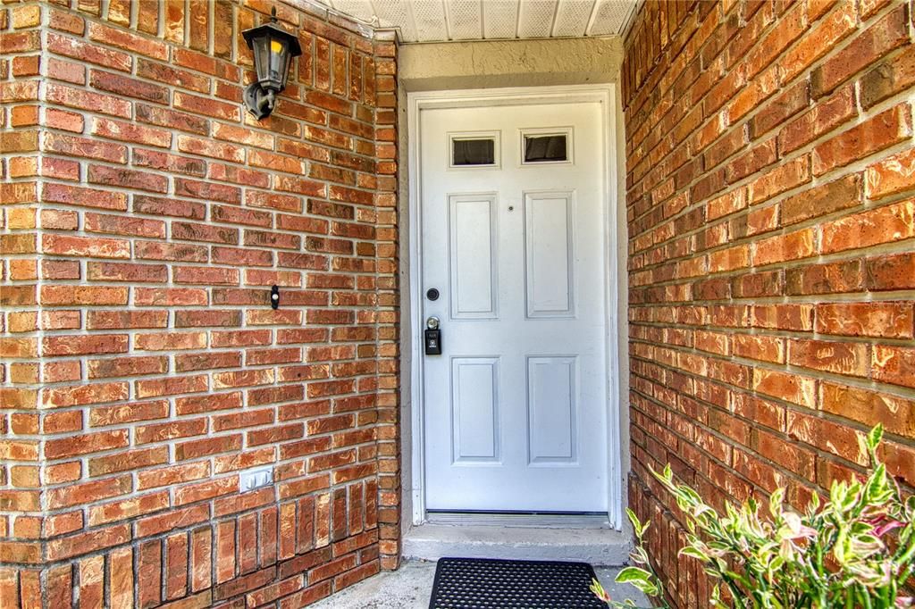 For Rent: $2,200 (3 beds, 2 baths, 1571 Square Feet)