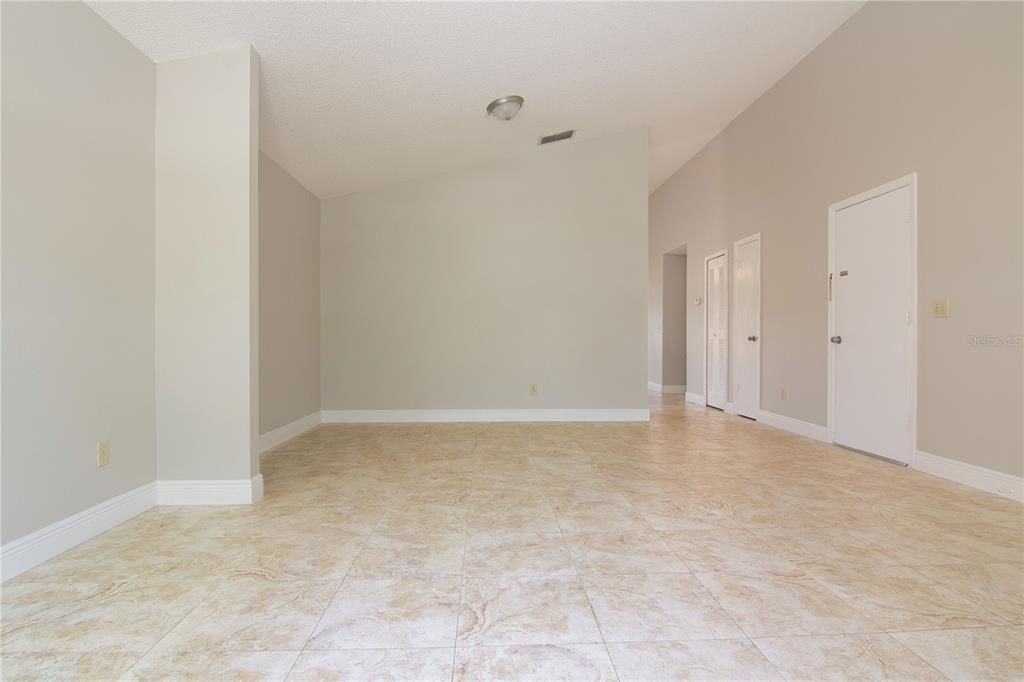 For Rent: $2,200 (3 beds, 2 baths, 1571 Square Feet)