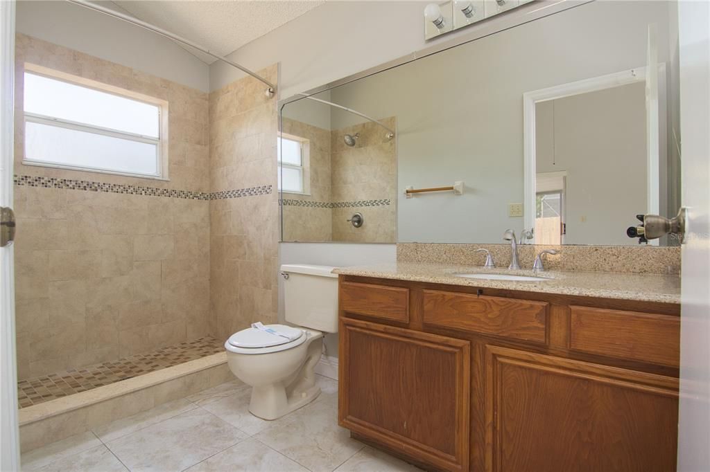 For Rent: $2,200 (3 beds, 2 baths, 1571 Square Feet)