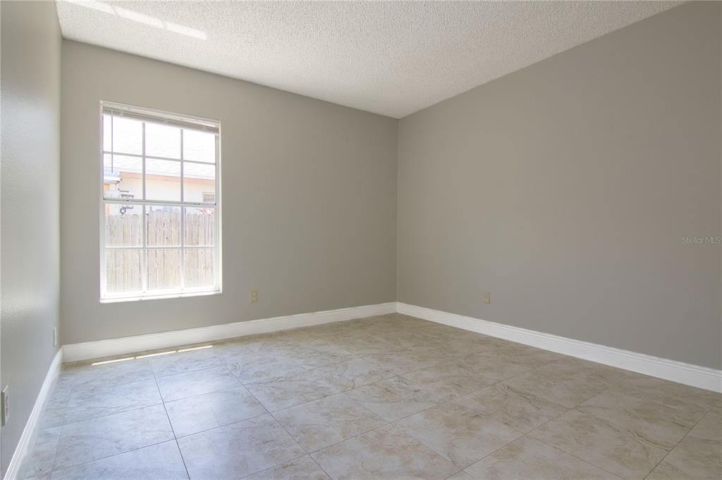 For Rent: $2,200 (3 beds, 2 baths, 1571 Square Feet)