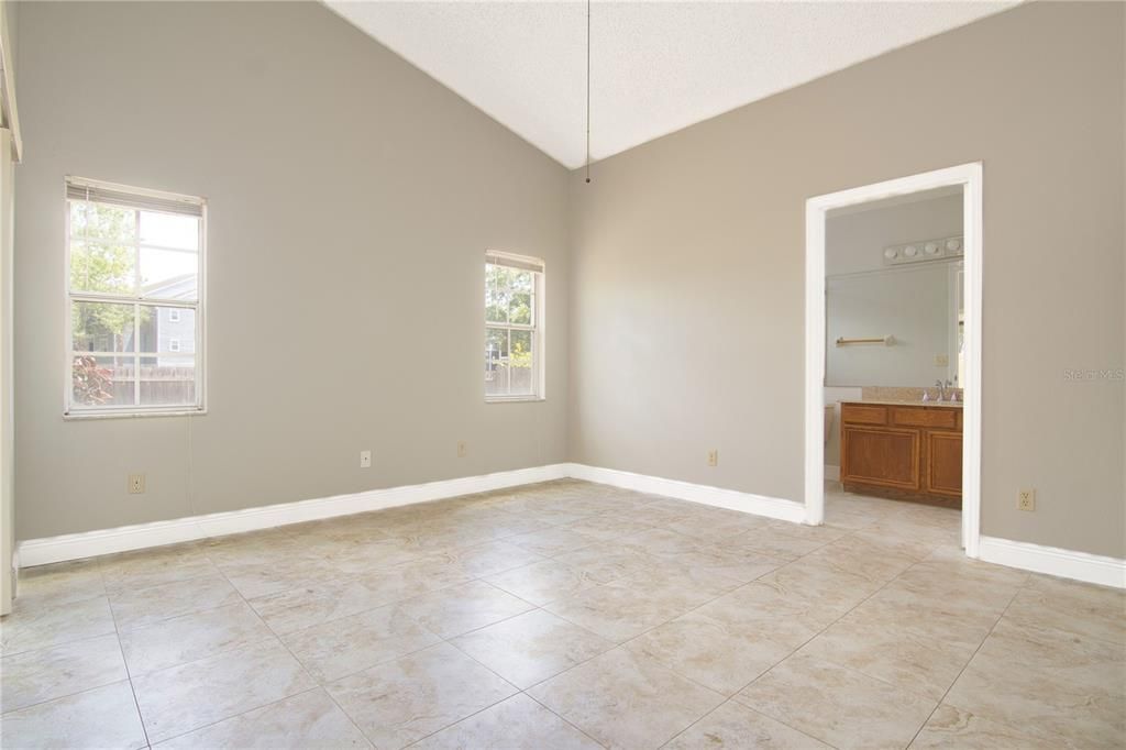 For Rent: $2,200 (3 beds, 2 baths, 1571 Square Feet)