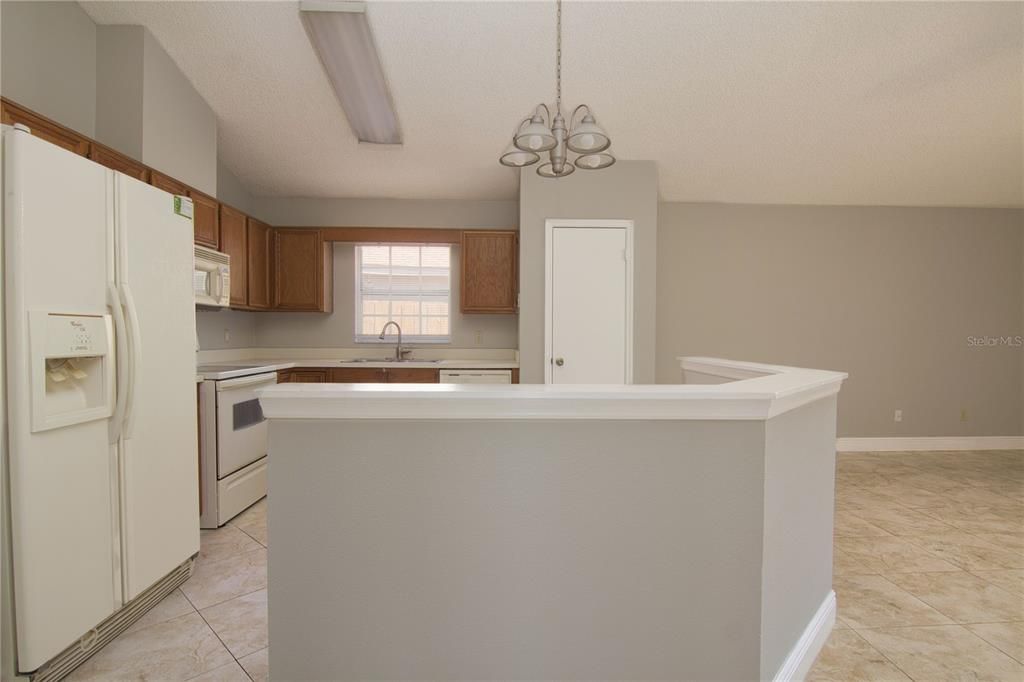 For Rent: $2,200 (3 beds, 2 baths, 1571 Square Feet)