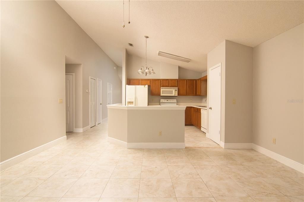 For Rent: $2,200 (3 beds, 2 baths, 1571 Square Feet)