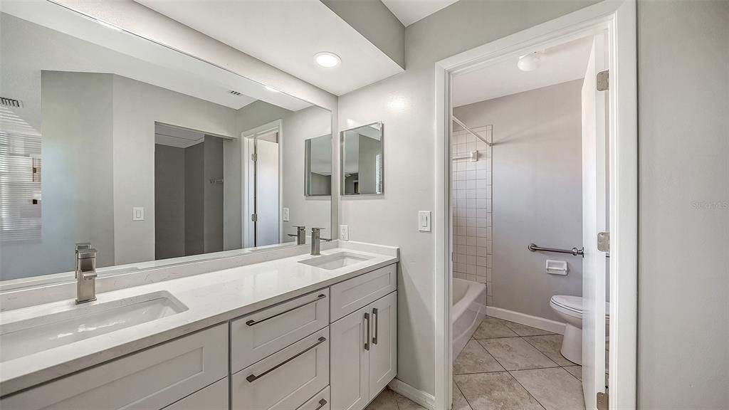 For Rent: $2,500 (2 beds, 2 baths, 1353 Square Feet)