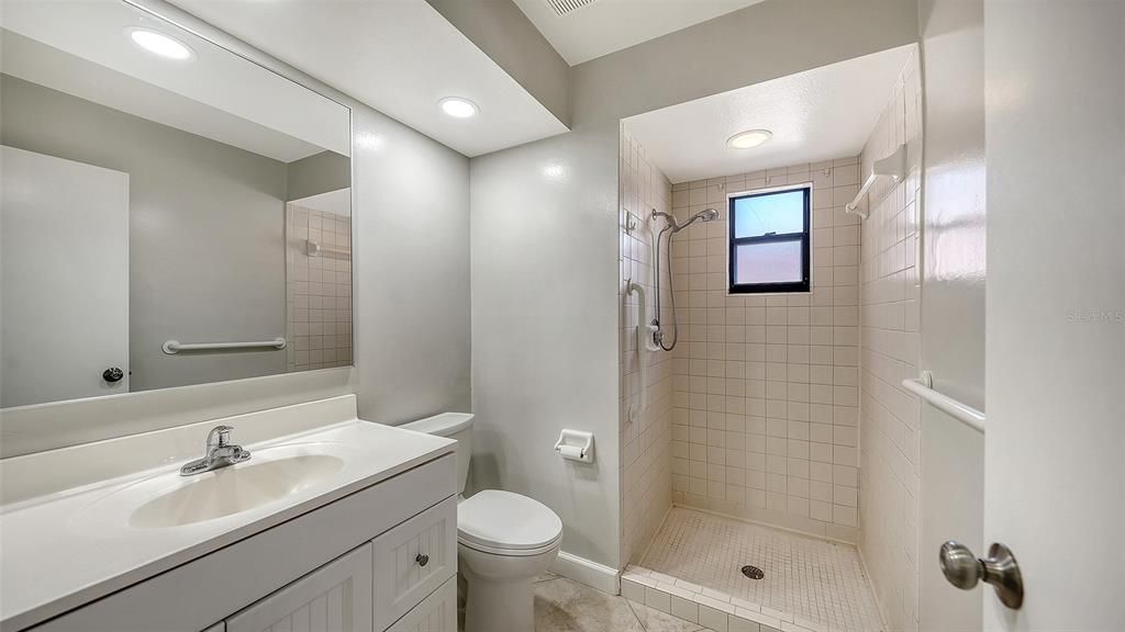 For Rent: $2,500 (2 beds, 2 baths, 1353 Square Feet)