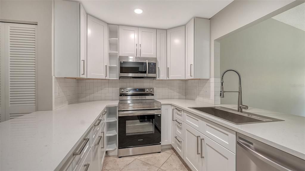 For Rent: $2,500 (2 beds, 2 baths, 1353 Square Feet)