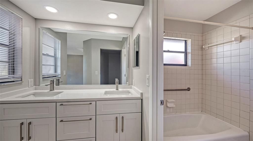 For Rent: $2,500 (2 beds, 2 baths, 1353 Square Feet)