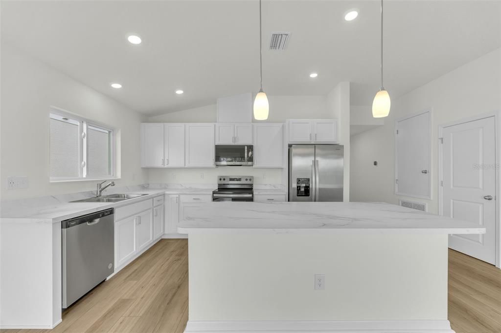 В аренду: $3,200 (4 спален, 2 ванн, 1707 Квадратных фут)