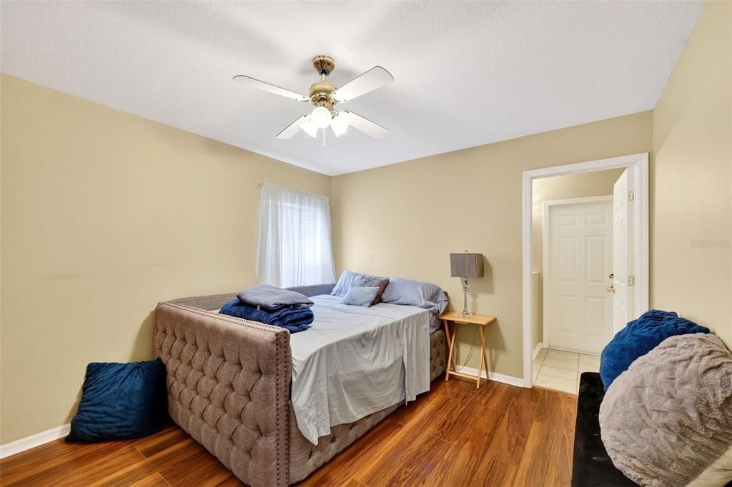 待售: $480,000 (4 贝兹, 3 浴室, 2214 平方英尺)