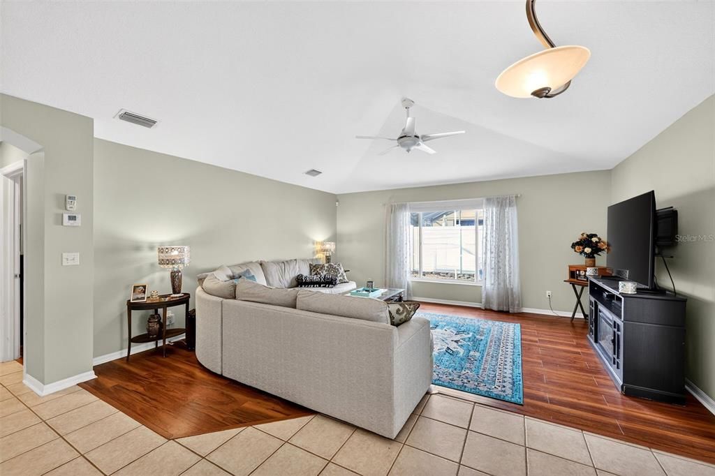 待售: $480,000 (4 贝兹, 3 浴室, 2214 平方英尺)