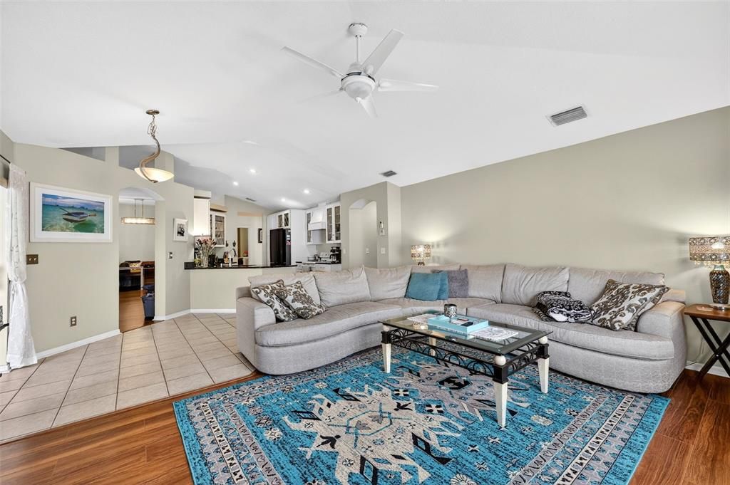 待售: $480,000 (4 贝兹, 3 浴室, 2214 平方英尺)