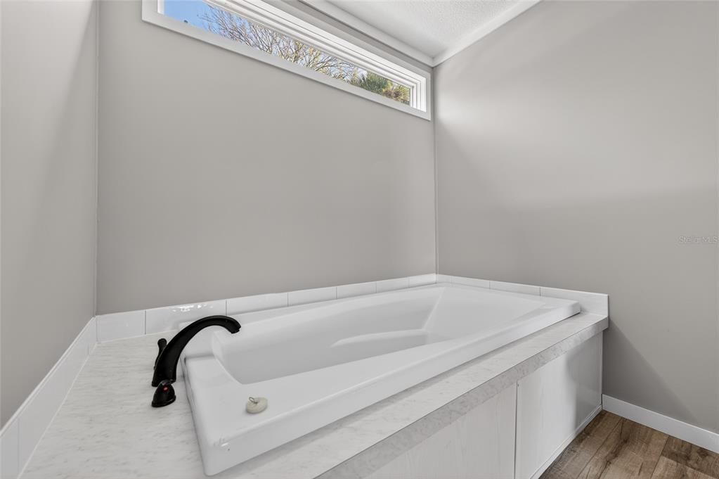 待售: $275,000 (3 贝兹, 2 浴室, 1369 平方英尺)