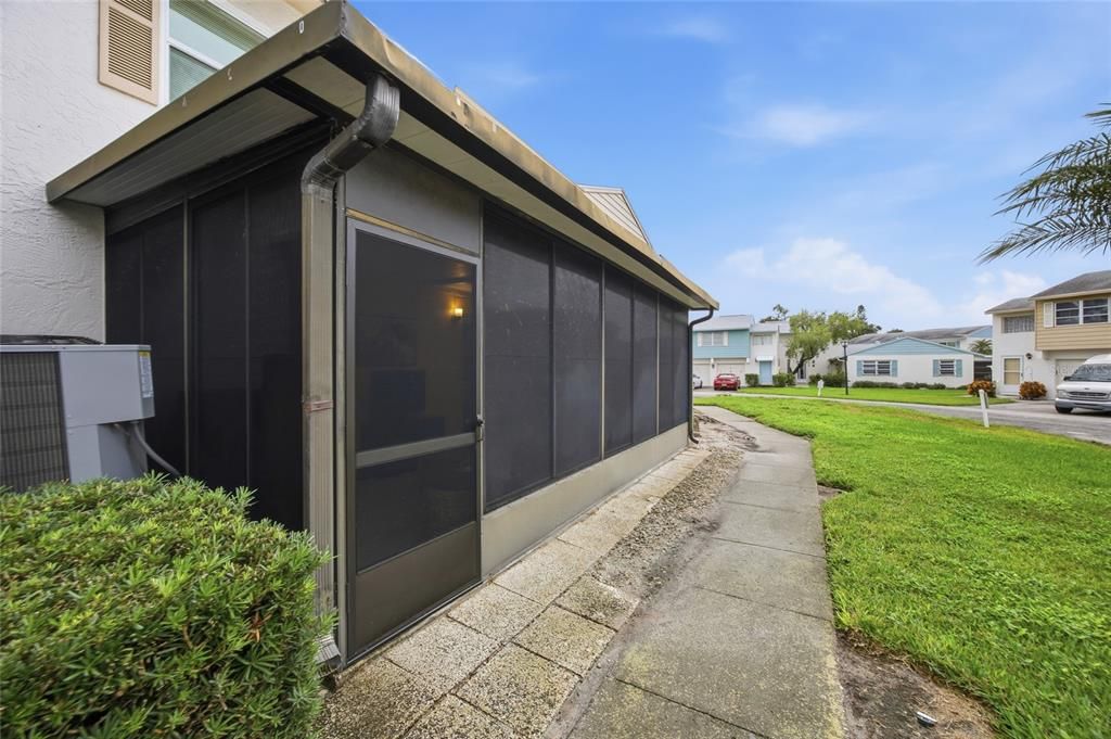 For Sale: $220,000 (2 beds, 2 baths, 1180 Square Feet)