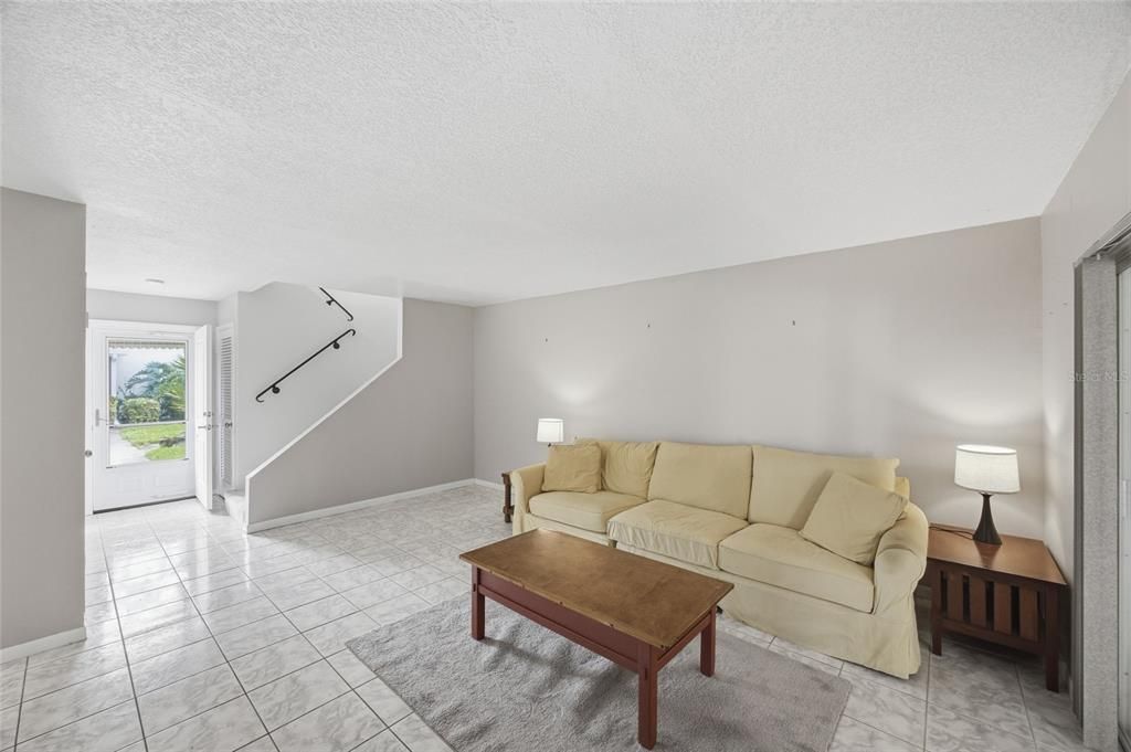 For Sale: $220,000 (2 beds, 2 baths, 1180 Square Feet)