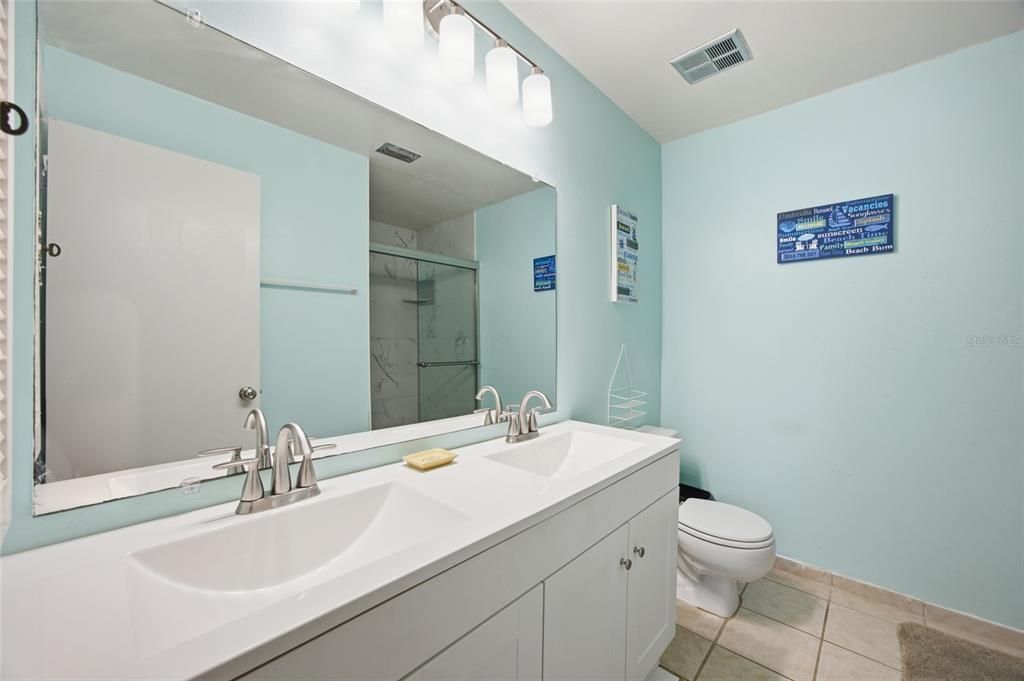 For Sale: $220,000 (2 beds, 2 baths, 1180 Square Feet)