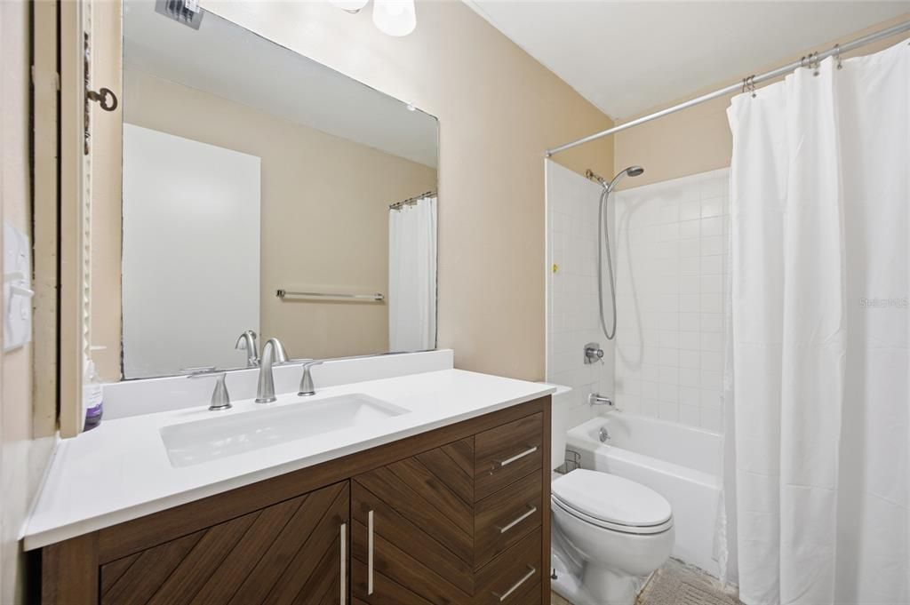 For Sale: $220,000 (2 beds, 2 baths, 1180 Square Feet)