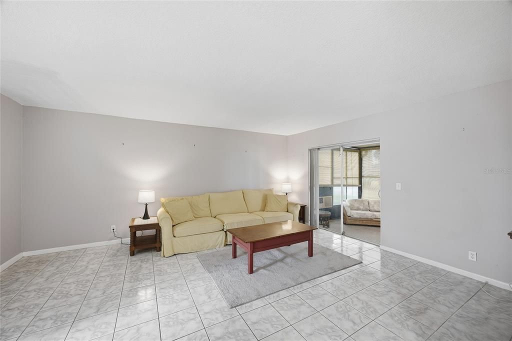 For Sale: $220,000 (2 beds, 2 baths, 1180 Square Feet)