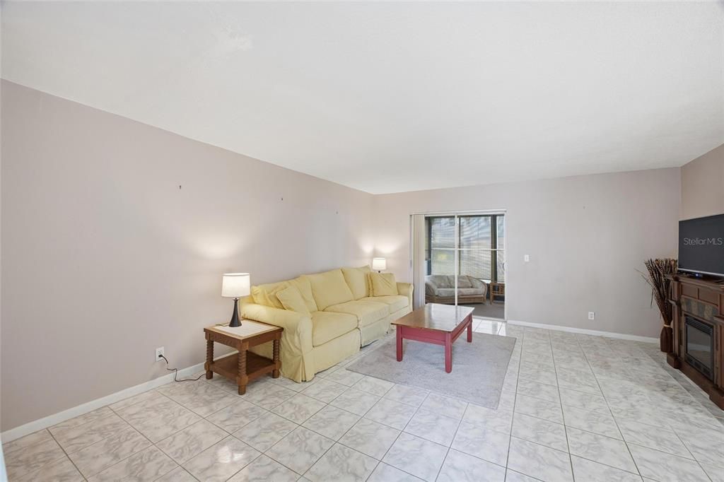 For Sale: $220,000 (2 beds, 2 baths, 1180 Square Feet)