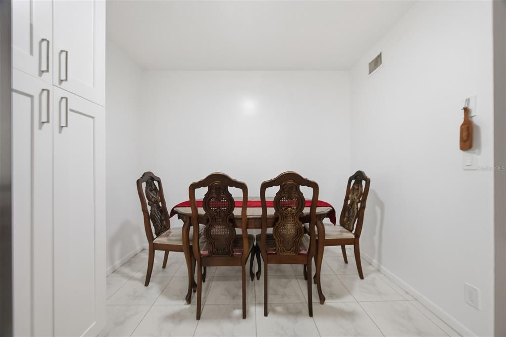 For Sale: $220,000 (2 beds, 2 baths, 1180 Square Feet)