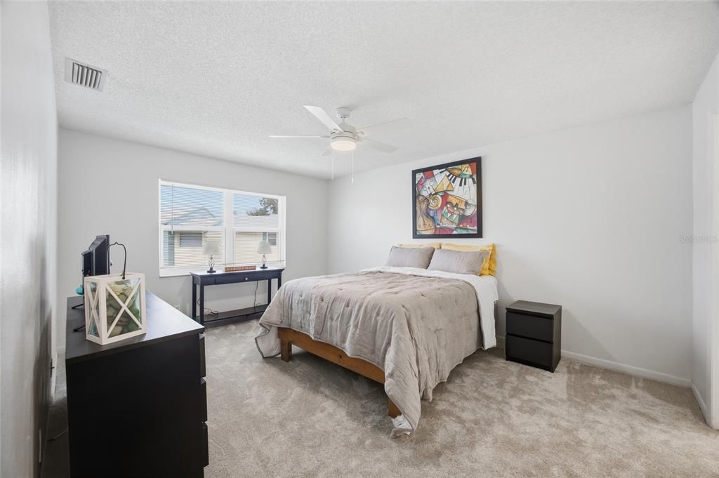 For Sale: $220,000 (2 beds, 2 baths, 1180 Square Feet)