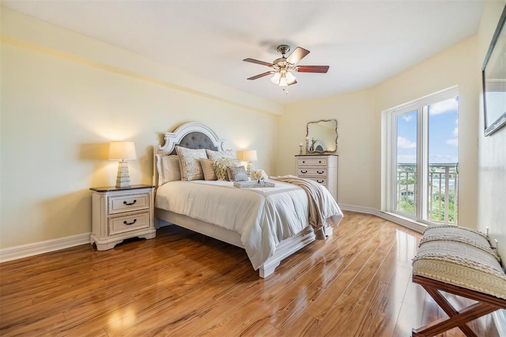 待售: $300,000 (3 贝兹, 2 浴室, 1525 平方英尺)