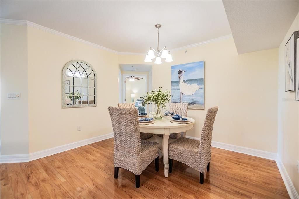 待售: $300,000 (3 贝兹, 2 浴室, 1525 平方英尺)