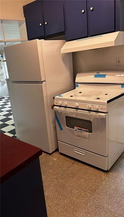 For Sale: $169,000 (2 beds, 1 baths, 1176 Square Feet)