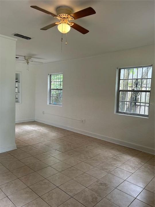 For Sale: $169,000 (2 beds, 1 baths, 1176 Square Feet)