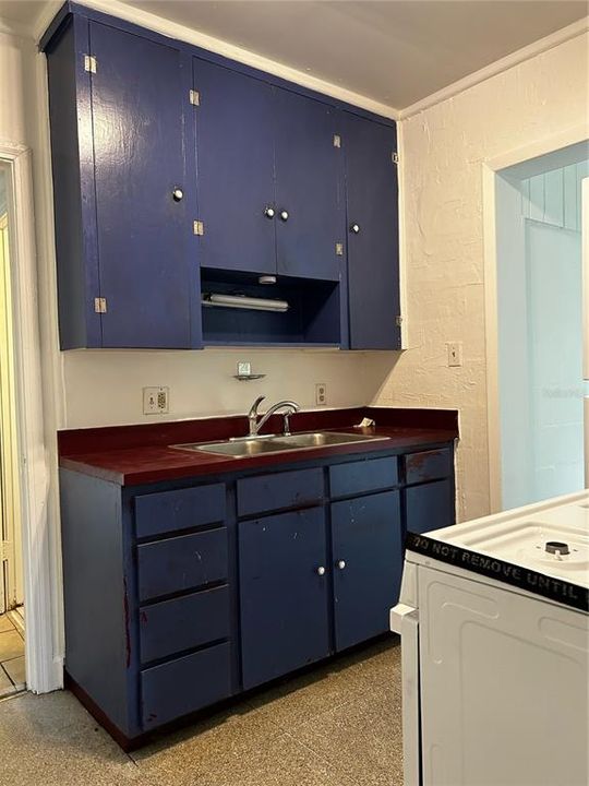 For Sale: $169,000 (2 beds, 1 baths, 1176 Square Feet)