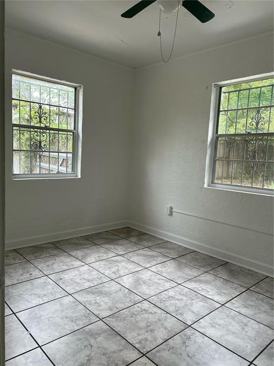 For Sale: $169,000 (2 beds, 1 baths, 1176 Square Feet)