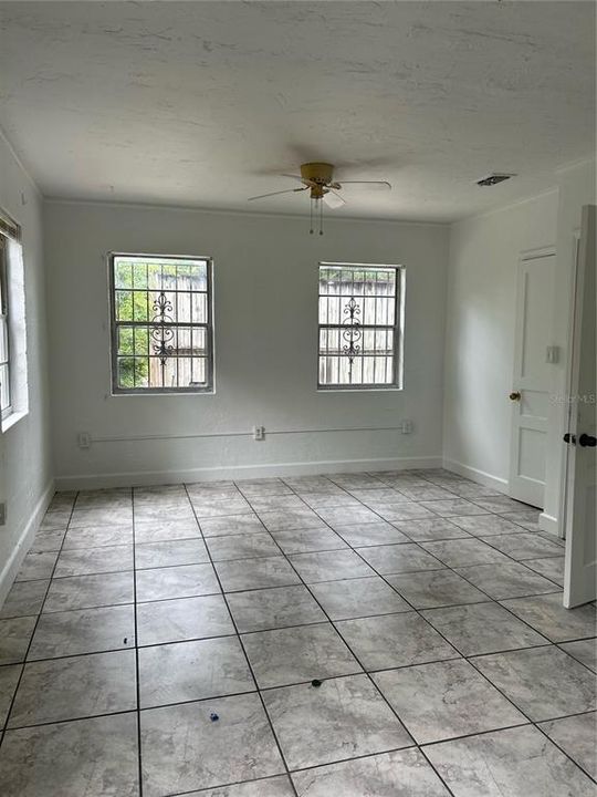 For Sale: $169,000 (2 beds, 1 baths, 1176 Square Feet)