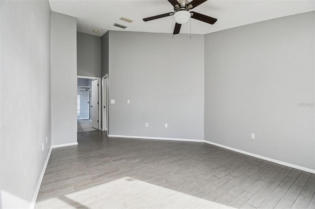 For Sale: $350,000 (4 beds, 2 baths, 1523 Square Feet)