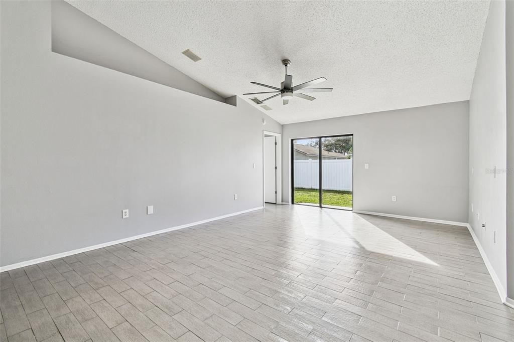 For Sale: $350,000 (4 beds, 2 baths, 1523 Square Feet)