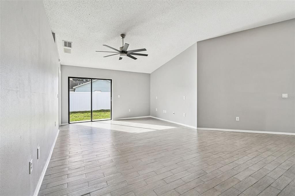 For Sale: $350,000 (4 beds, 2 baths, 1523 Square Feet)