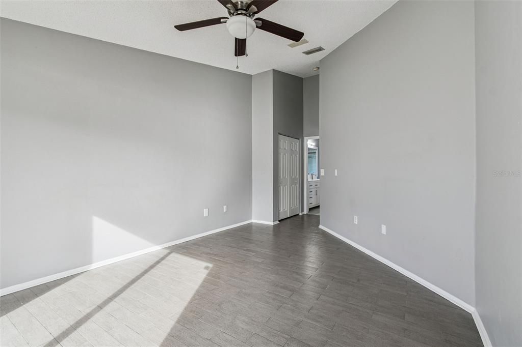 For Sale: $350,000 (4 beds, 2 baths, 1523 Square Feet)