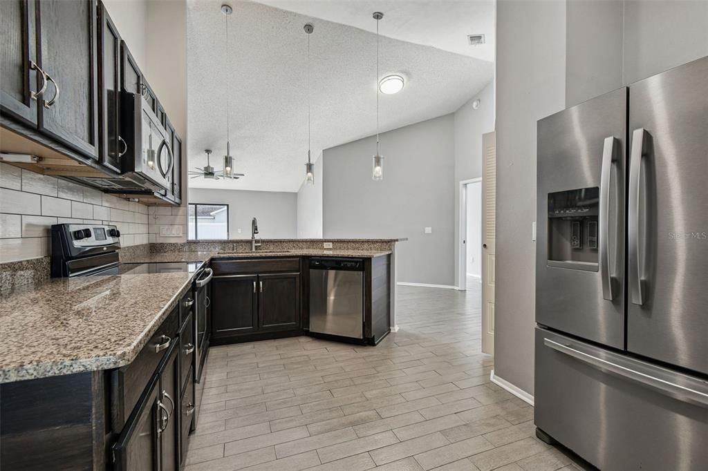 For Sale: $350,000 (4 beds, 2 baths, 1523 Square Feet)