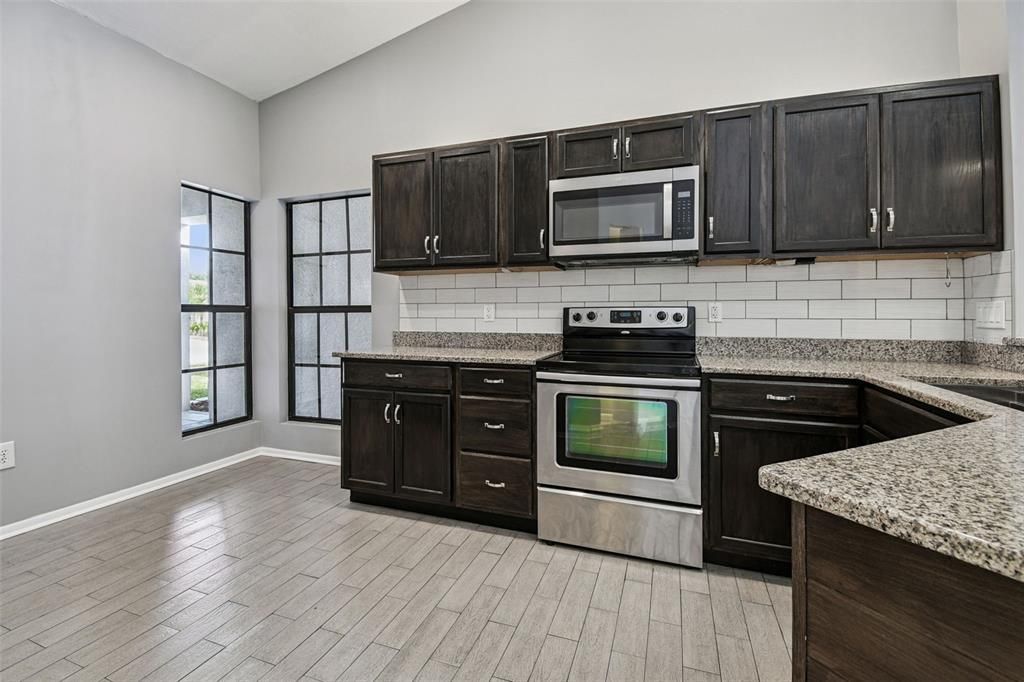 For Sale: $350,000 (4 beds, 2 baths, 1523 Square Feet)